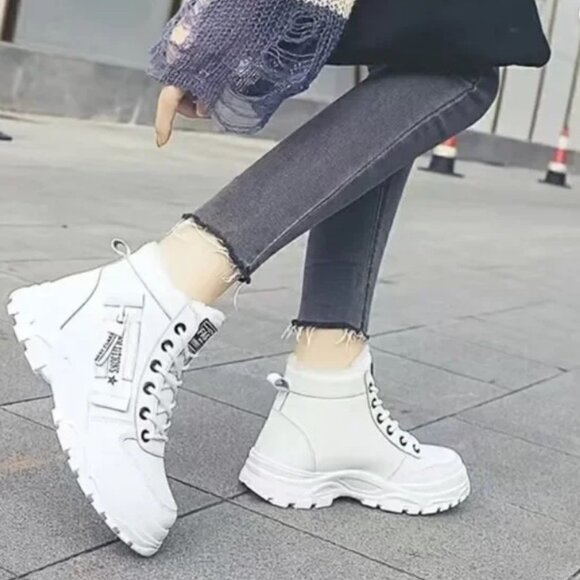 White Vegan Leather Faux Fur Lined Evolutions High-Top Sneakers 7.5 - Picture 3 of 13